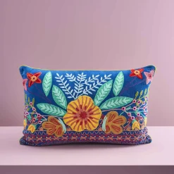 Coussin Frida, bleu avec motif floral coloré