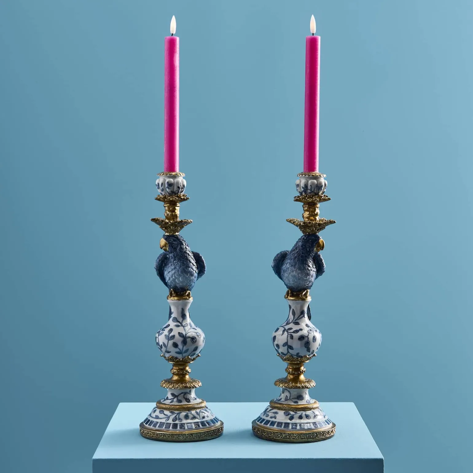 Lot de 2 bougeoirs perroquet, bleu-blanc-or